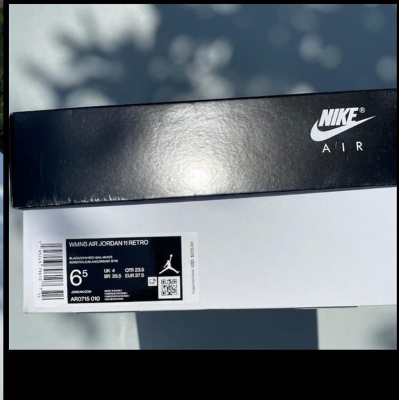 Women's Air Jordan 11 Retro - Picture 4 of 4